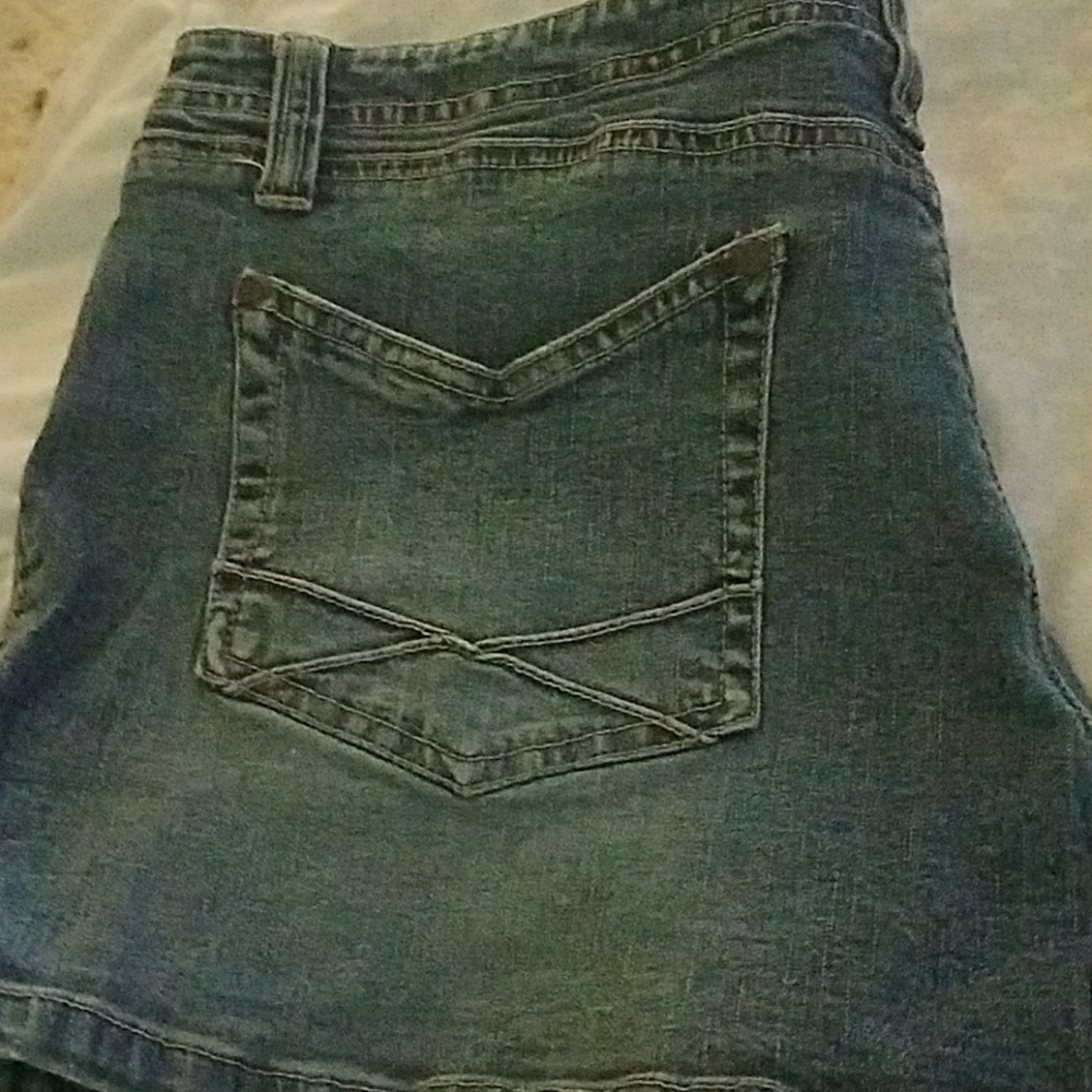 Shorts - Picture 3 of 3